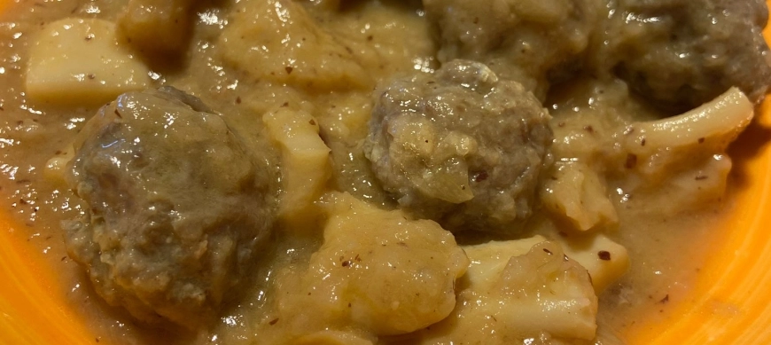 Sepia con albondigas / Sípia amb pilotilles